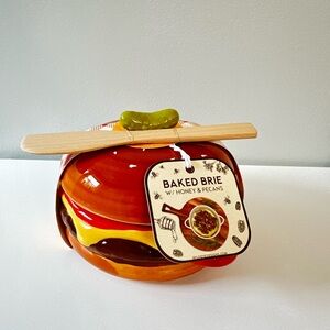 Ceramic Hamburger Design Baked Brie Dish with Spreader